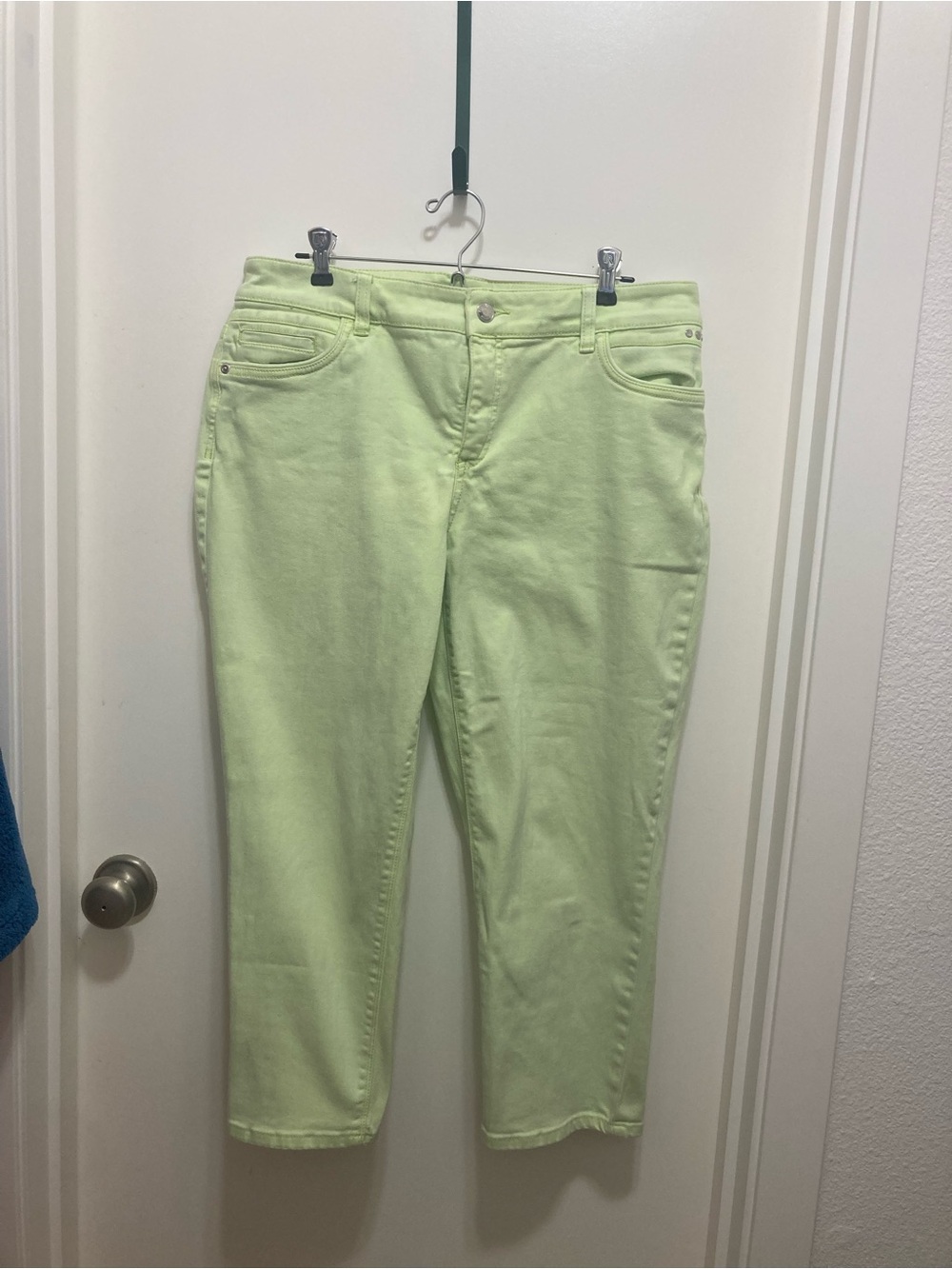🍋‍🟩 CHICO’S “So Slimming” Jeans. Lime Green, Size 2